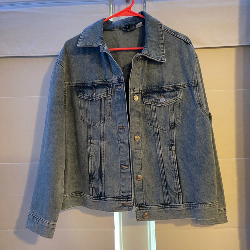 🚨SALE🚨. super cute denim jacket